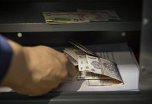 Photo of La furat cu roaba: O bancă din Florești, jefuită de aproape 400.000 de lei