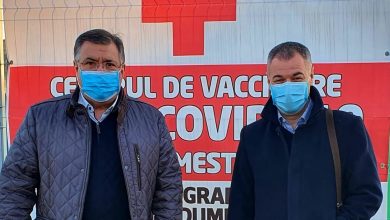 Photo of Alți doi deputați s-au imunizat! Octavian Țîcu și Iurie Reniță s-au vaccinat contra COVID-19 peste Prut