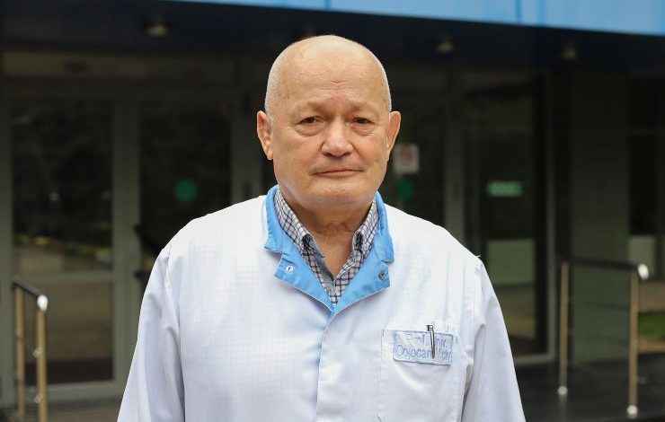 Photo of Câteva săptămâni au fost decisive. Doctorul care și-a dat primul acordul să fie vaccinat contra COVID-19, internat în stare gravă