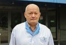 Photo of Câteva săptămâni au fost decisive. Doctorul care și-a dat primul acordul să fie vaccinat contra COVID-19, internat în stare gravă