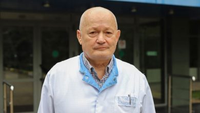 Photo of Câteva săptămâni au fost decisive. Doctorul care și-a dat primul acordul să fie vaccinat contra COVID-19, internat în stare gravă