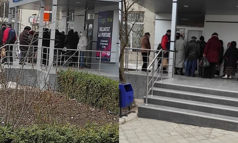 Photo of foto | Banii sau viața? Bătrânii se îmbulzesc la un oficiu poștal din Drochia în timp ce în raion a fost decretat Cod roșu de pandemie