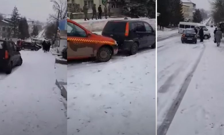 Photo of video | Carambol la Hîncești: Mai multe automobile s-au tamponat din cauza gheții, ninsorii și șoferilor nedisciplinați