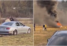 Photo of video | Faima pe TikTok, mai scumpă decât automobilul? Un tânăr și-a incendiat BMW-ul, apoi a plecat lăsând-ul să ardă