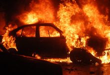 Photo of Au ars ca torța! Patru mașini, cuprinse de flăcări noaptea într-o suburbie a capitalei