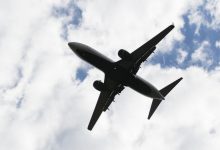 Photo of Un avion de pasageri a revenit pe aeroport, după ce căpitanul a fost atacat de o pisică în cabina piloților