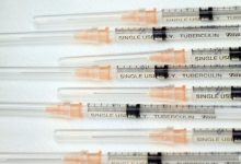 Photo of Nu mai ajung seringi. Vaccinarea anti-COVID ar putea fi frânată rapid de lipsa consumabilelor la nivel mondial