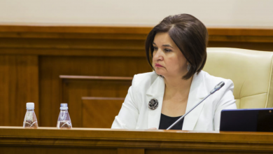 Photo of stop cadru | Babuc a rămas fără loc în plen. Greceanîi: Ședința Parlamentului a început cu „o problemă rușinoasă”