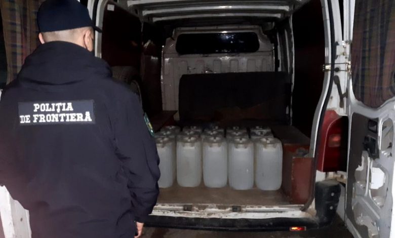 Photo of Contrabandă cu peste 300 de litri de alcool fără acte. Șoferul afirmă că l-ar fi procurat pentru consum personal