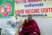 Photo of Dalai Lama s-a vaccinat împotriva COVID-19: Mai mulți oameni trebuie să aibă curaj să facă această injecție