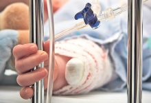 Photo of Un copil de 4 ani a încetat să respire în timp ce se juca pe plaja de la Vadul lui Vodă. Micuțul, resuscitat de salvatori și transportat la spital