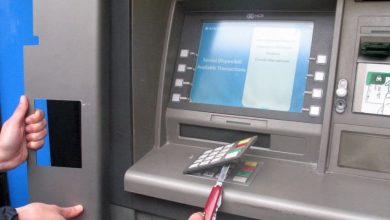 Photo of video | Furau banii moldovenilor: Doi ucraineni au instalat dispozitive de „cash trapping” la circa 50 de bancomate. Suma prejudiciului