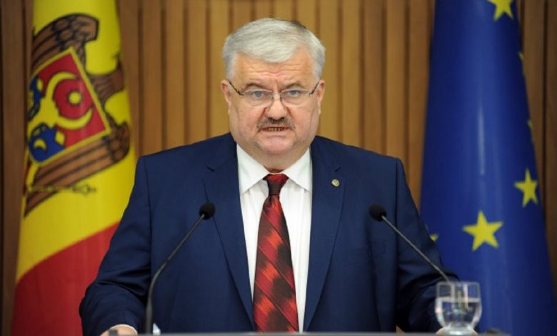 Photo of Igor Șarov, oficial rectorul Universității de Stat din Moldova. Ordinul de învestire a fost semnat