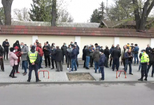 Photo of video | O nouă săptămână, un nou protest. Zeci de oameni au ieșit la manifestația de la Curtea Constituțională