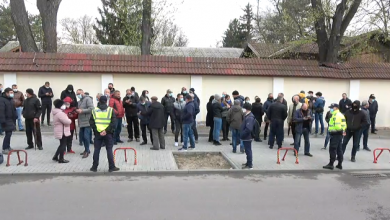 Photo of video | O nouă săptămână, un nou protest. Zeci de oameni au ieșit la manifestația de la Curtea Constituțională