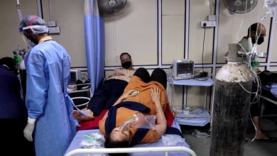 Photo of video | Un pat pentru doi bolnavi de COVID-19! Imagini dezolante din India după 200.000 de infectări zilnice