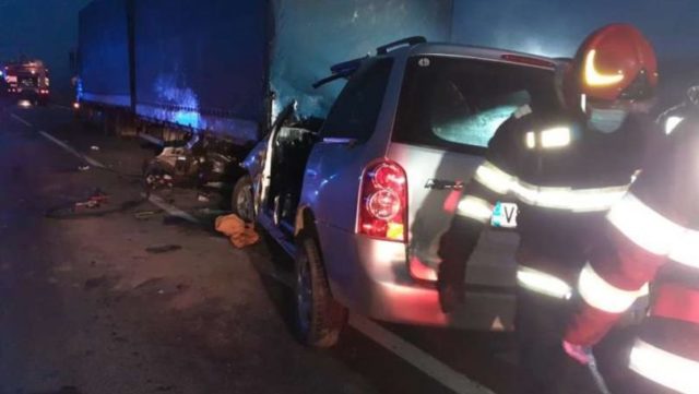 Photo of Un TIR din Republica Moldova, implicat într-un accident în România. Patru persoane au decedat
