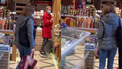 Photo of video | Maia Sandu, surprinsă la cumpărături într-un magazin din capitală. Unii o laudă că nu avea pază, iar alții spun că era cu bodyguard