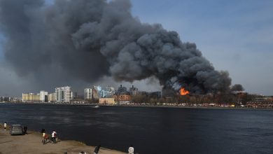 Photo of foto, video | Incendiu de proporţii la o fabrică istorică din Sankt Petersburg. Pompier dat dispărut și doi răniți grav