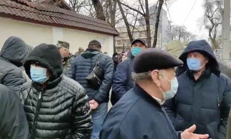 Photo of video | Manifestație la CC: Mai mulți oameni s-au adunat „pentru a o susține pe Maia Sandu”
