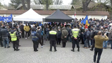 Photo of update, video | Contra-protest la CC. Polițiștii au format un cordon pentru a despărți manifestanții