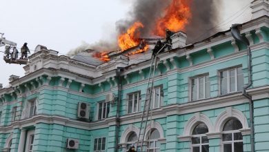 Photo of foto | Opt chirurgi ruși au continuat operația pe cord deschis, în timp ce spitalul era cuprins de flăcări
