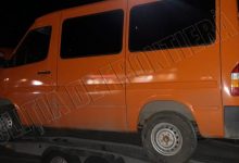 Photo of Rugat să aducă un microbuz în țară, a ajuns să fie documentat. Un șofer, prins la hotar cu numere de înmatriculare false
