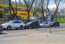 Photo of video | Nu a frânat la timp. Momentul accidentului în lanț de pe strada Muncești, surprins de o cameră de supraveghere