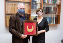 Photo of foto | „Obiect de valoare istorică”. Unde a ajuns darul lui Zelenski pentru Sandu, oferit în timpul vizitei președintei la Kiev