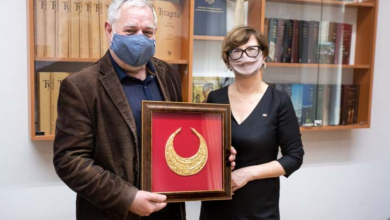 Photo of foto | „Obiect de valoare istorică”. Unde a ajuns darul lui Zelenski pentru Sandu, oferit în timpul vizitei președintei la Kiev