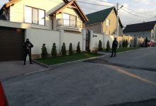 Photo of Operațiune cu mascați la Stăuceni: Atacatorul cu grenadă din sectorul Buiucani s-ar fi baricadat într-o casă