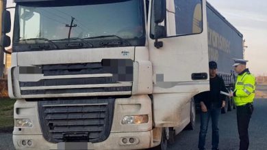 Photo of foto | Un moldovean a fost strivit de un autocamion, în timp ce schimba o roată. Se cere implicarea cetățenilor pentru identificarea acestuia