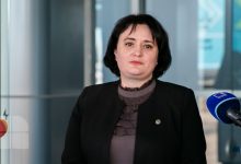 Photo of Viorica Dumbrăveanu, în continuare consiliera Zinaidei Greceanîi, chiar dacă face parte din partidul lui Ion Chicu