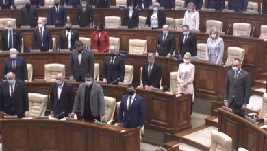 Photo of Minut de reculegere în Parlament: Deputații au comemorat doctorii răpuși de COVID-19