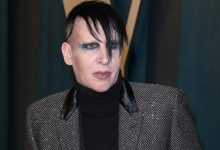 Photo of Poliția a emis mandat de arest pe numele cântărețului Marilyn Manson. Acuzațiile care i se aduc