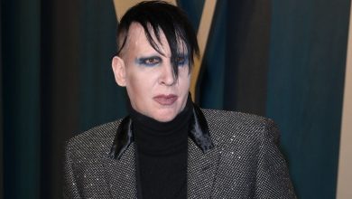 Photo of Poliția a emis mandat de arest pe numele cântărețului Marilyn Manson. Acuzațiile care i se aduc