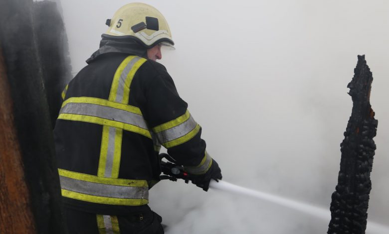Photo of O țigară nestinsă l-a costat viața. Trupul unui bărbat, găsit carbonizat într-o locuință