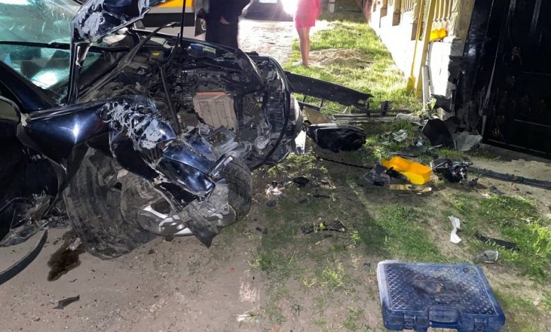 Photo of foto | Și-a distrus mașina și și-a băgat soțul în spital. O femeie a provocat un grav accident în raionul Strășeni