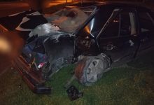 Photo of foto | Un șofer a ajuns la spital după ce s-a izbit violent cu mașina de un indicator. Vehiculul a devenit morman de fiare