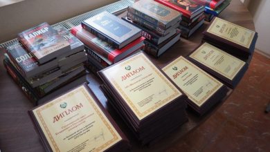 Photo of Cărți propagandistice despre Stalin, oferite în dar elevilor din Găgăuzia. Explicația autorităților locale