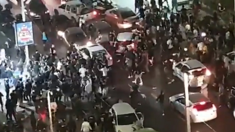 Photo of Atacuri în Israel: Șoferi, scoși din mașini și bătuți pentru că ar fi fost de altă etnie