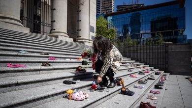 Photo of Canada: Au fost descoperite rămăşiţele a 215 copii indigeni îngropaţi pe terenul unei şcoli rezidenţiale