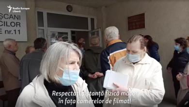 Photo of video  |  „Aștept de două ore și jumătate”: Mai mulți chișinăuieni s-au îmbulzit pentru a se vaccina cu Sputnik V