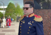 Photo of Socialistul Ştefan Gaţcan, cu epoleți de colonel, la parada din 9 mai