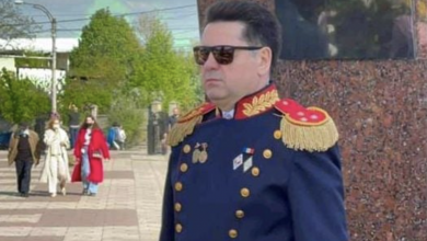 Photo of Socialistul Ştefan Gaţcan, cu epoleți de colonel, la parada din 9 mai