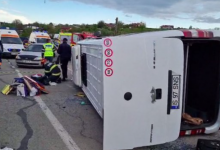 Photo of video | Accident grav cu 16 răniți lângă Iași: Un microbuz cu pasageri din R. Moldova s-a ciocnit cu un TIR