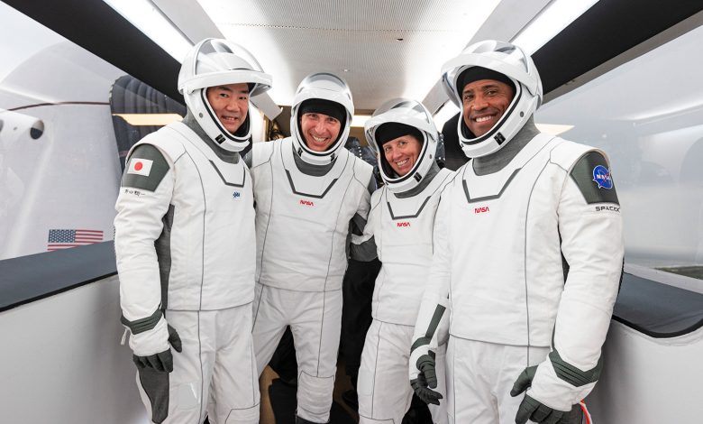 Photo of Prima aterizare a NASA pe timp de noapte după 53 de ani. Capsula SpaceX a adus acasă 4 astronauți de pe ISS