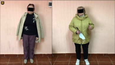 Photo of Se plimbau la libertate, deși erau condamnate la opt ani de închisoare pentru delapidarea averii străine