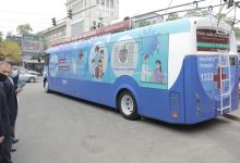Photo of video | Chișinău: Rând la vaccinare în troleibuz. Doritorii au aşteptat ore în şir pentru a se imuniza cu Pfizer