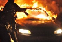 Photo of Noapte „fierbinte” la Botanica. Patru mașini au fost cuprinse de flăcări în curtea unui bloc